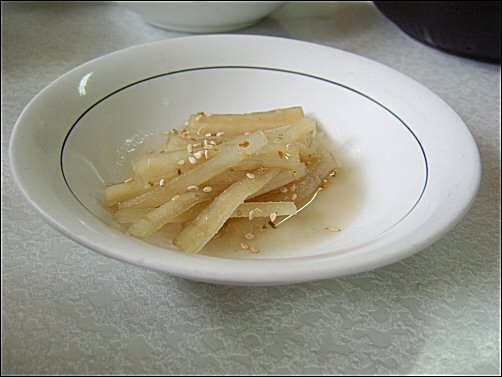 머구대 조림이 특히 아삭아삭 씹히는 게 감칠맛이 난다 